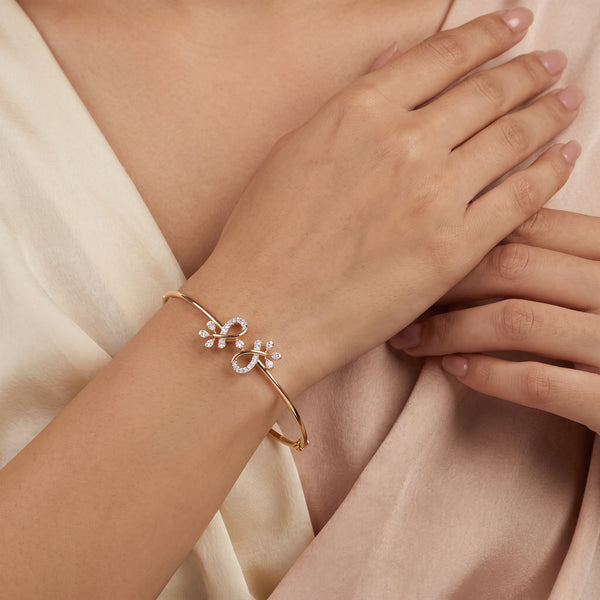 18KT Gold Diamond Floral Bracelet for Women