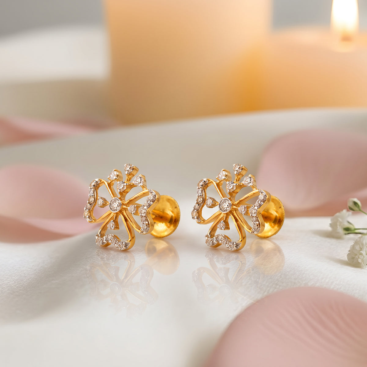 18Kt Gold Diamond Flower Earrings for Women