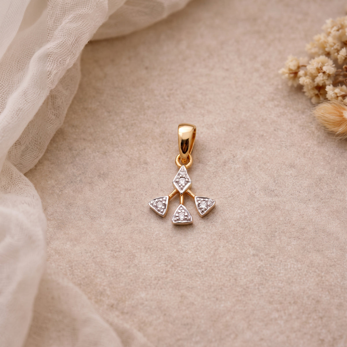 18Kt Gold Diamond Minimal Fan Pendant for Women