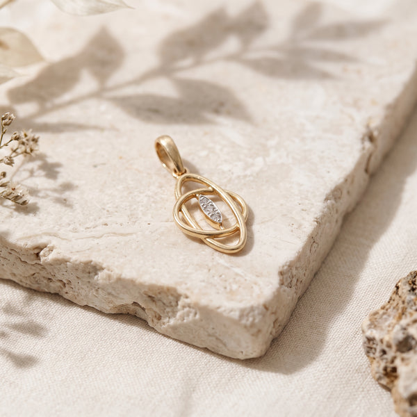 Interlock 18kt Gold Diamond Pendant fo Women