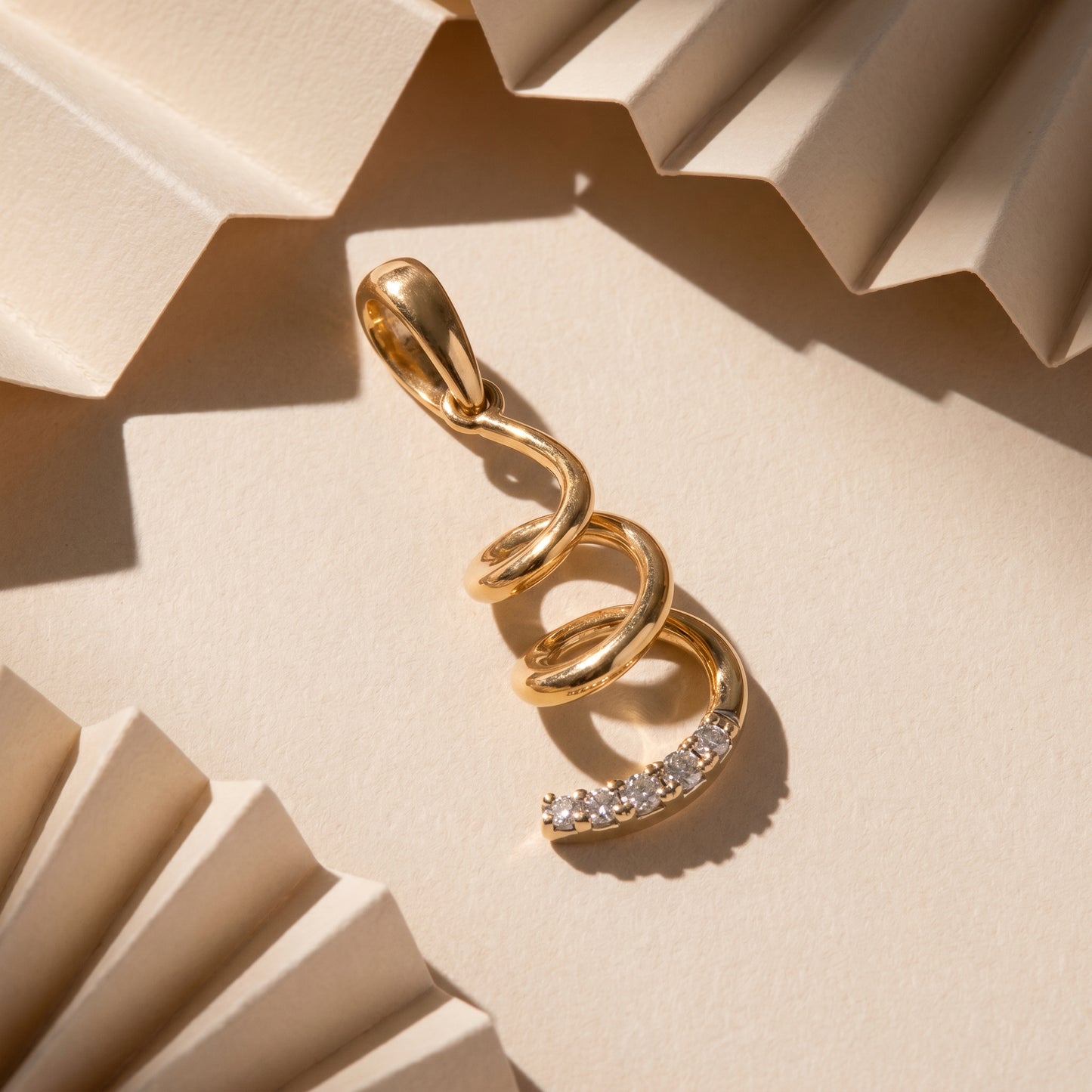 Lahar 18kt Gold Diamond Swirl Pendant for Women