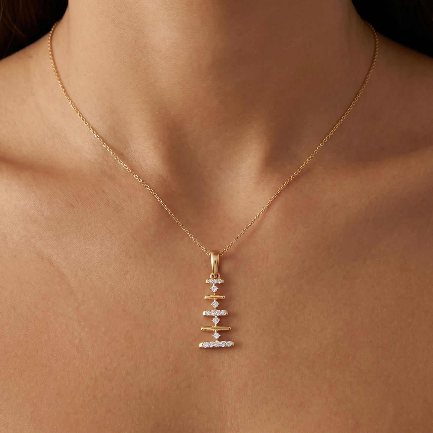 Cascade 18kt Gold Diamond Bar Pendant for Women