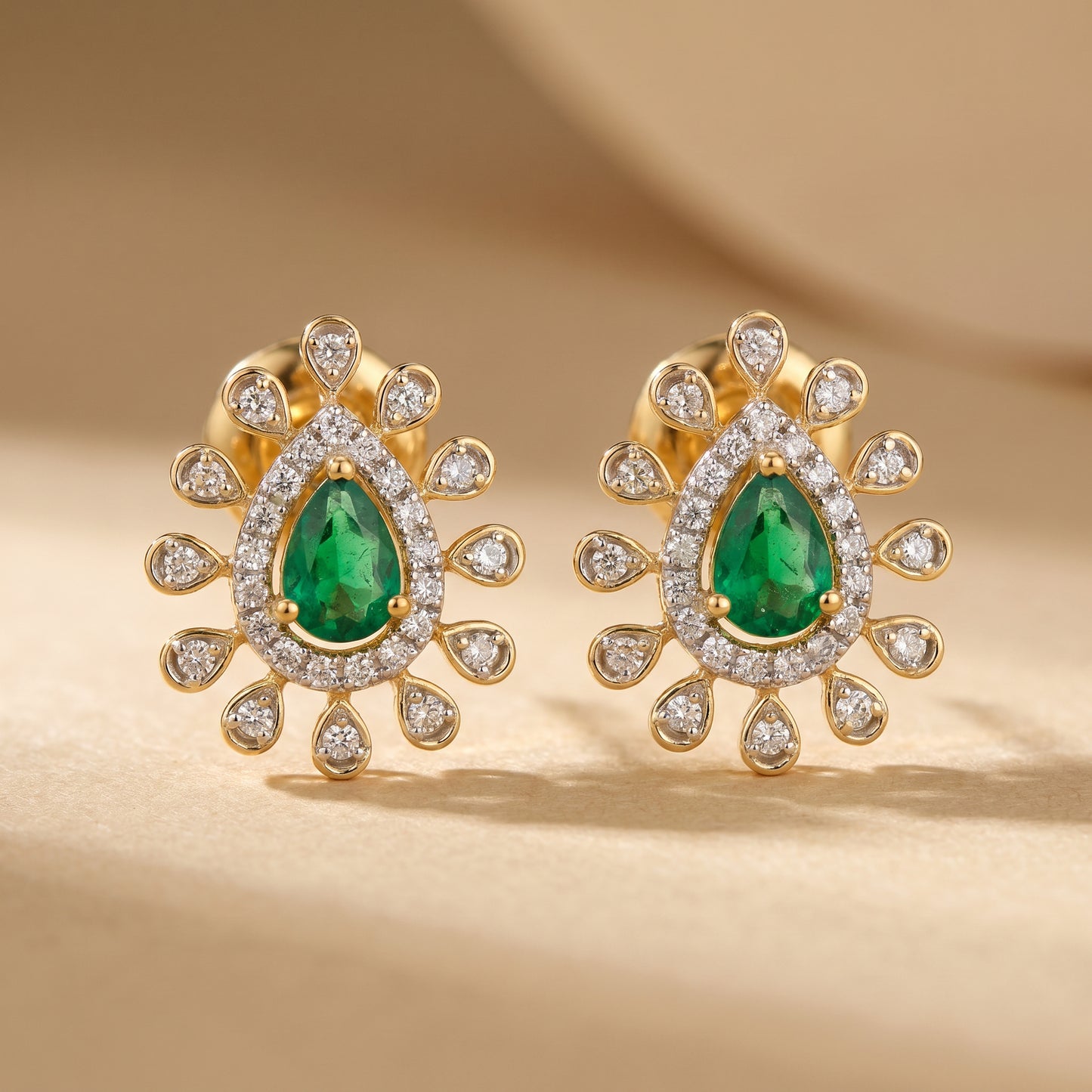 18Kt Emerald & Diamond Women’s Stud Earrings for Wedding