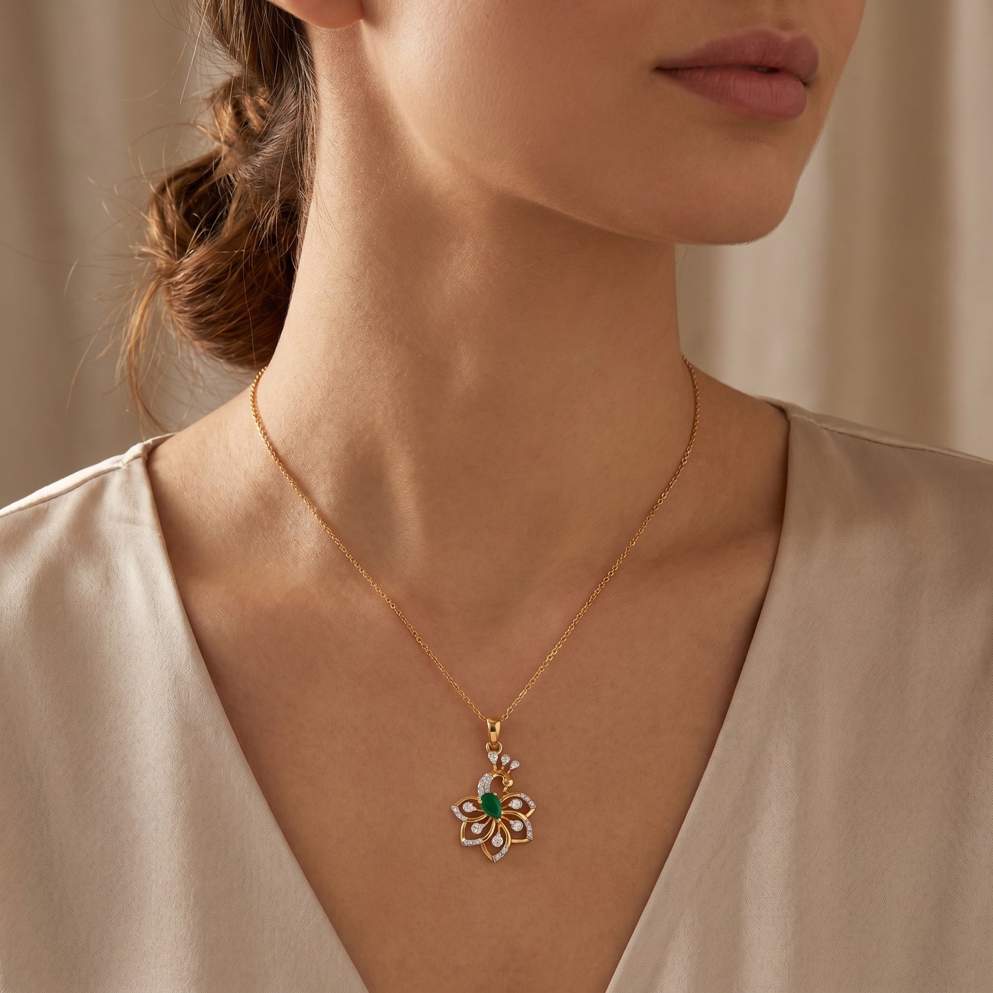 18kt Gold Peacock Diamond Daily Wear Pendant for Women