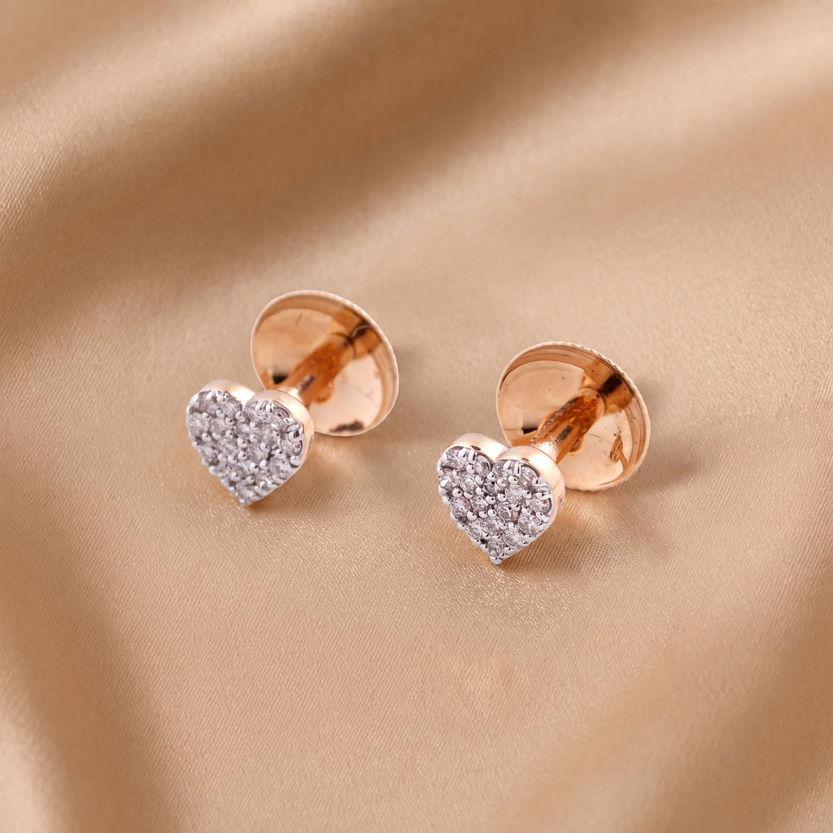 18KT Pave Heart Diamond Party Wear Earring
