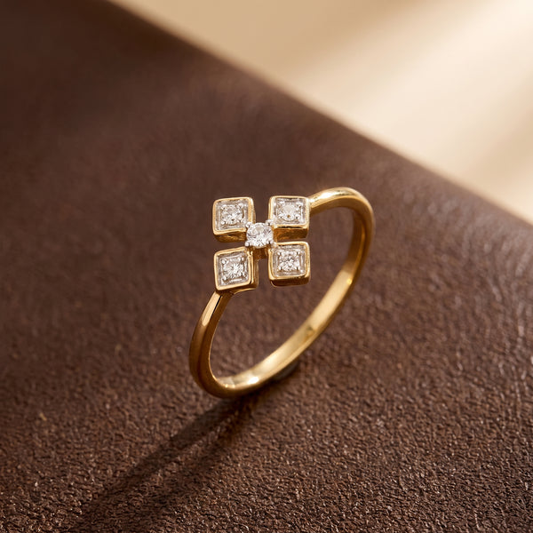 Clover Motif Diamond 18KT Ring