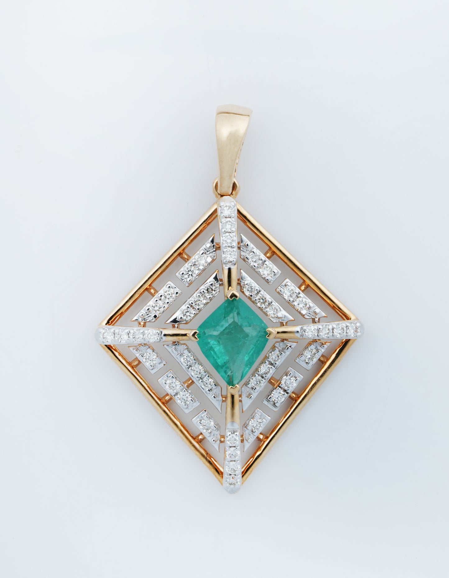 Labyrinth 18kt Gold Party Wear Diamond Pendant for Women