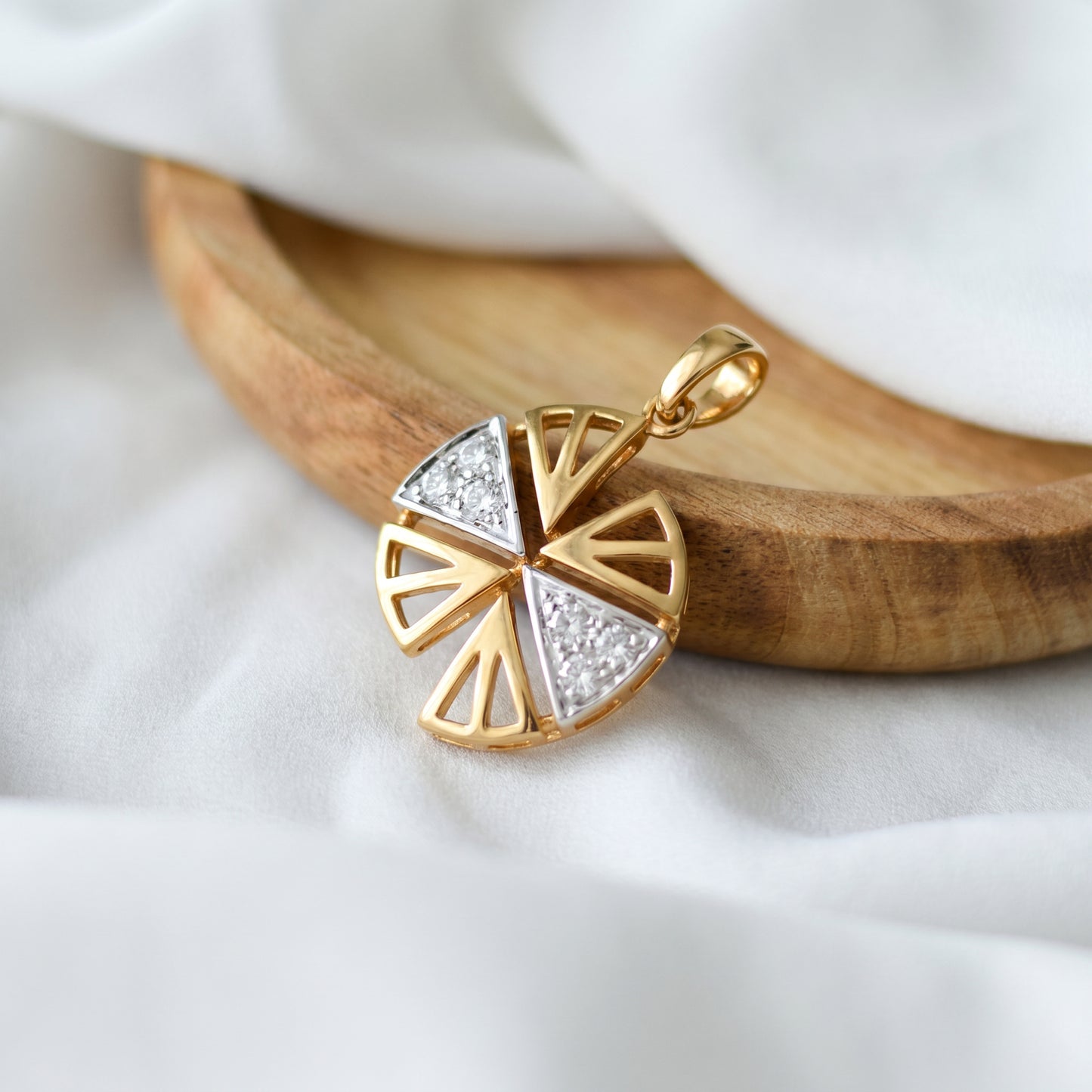 Pinwheel 18kt Gold Daily Wear Diamond Pendant for Women