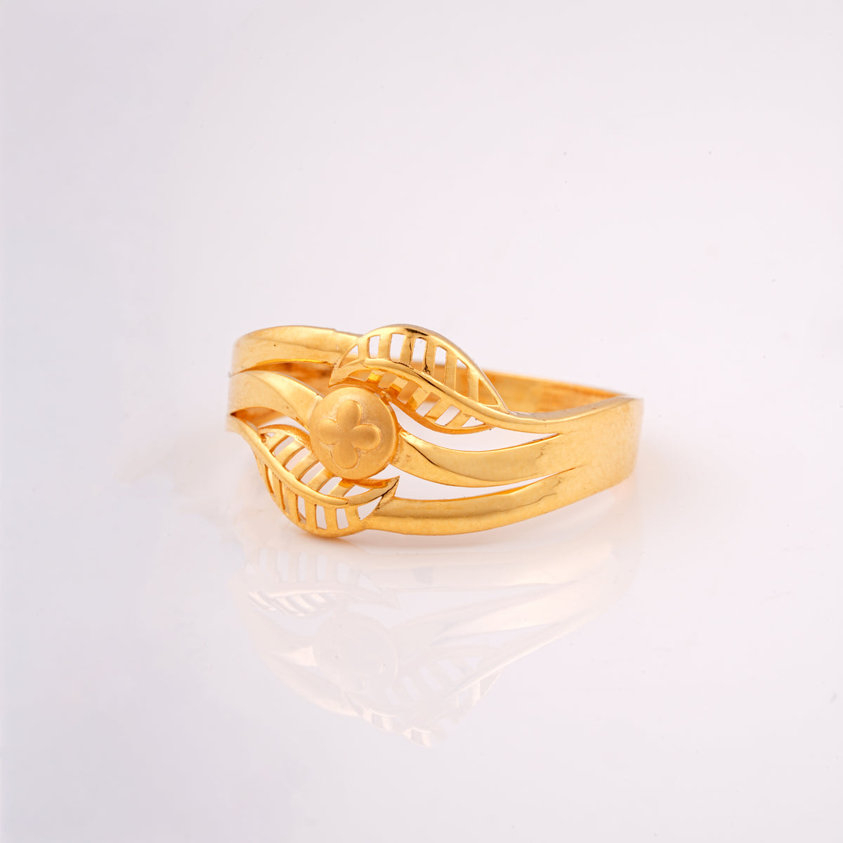 18KT Gold Tri Leaf Pattern Ring