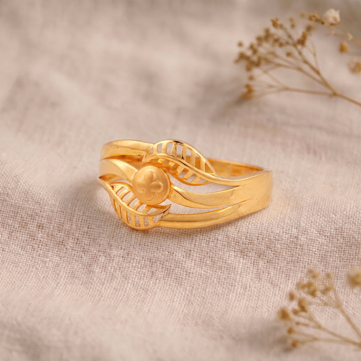 18KT Gold Tri Leaf Pattern Ring