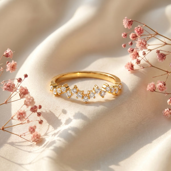 18kt Gold Scatter Crown Daily Wear Diamond Ring for Women