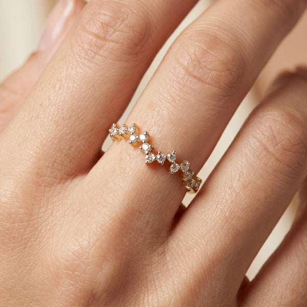 18kt Gold Scatter Crown Daily Wear Diamond Ring for Women