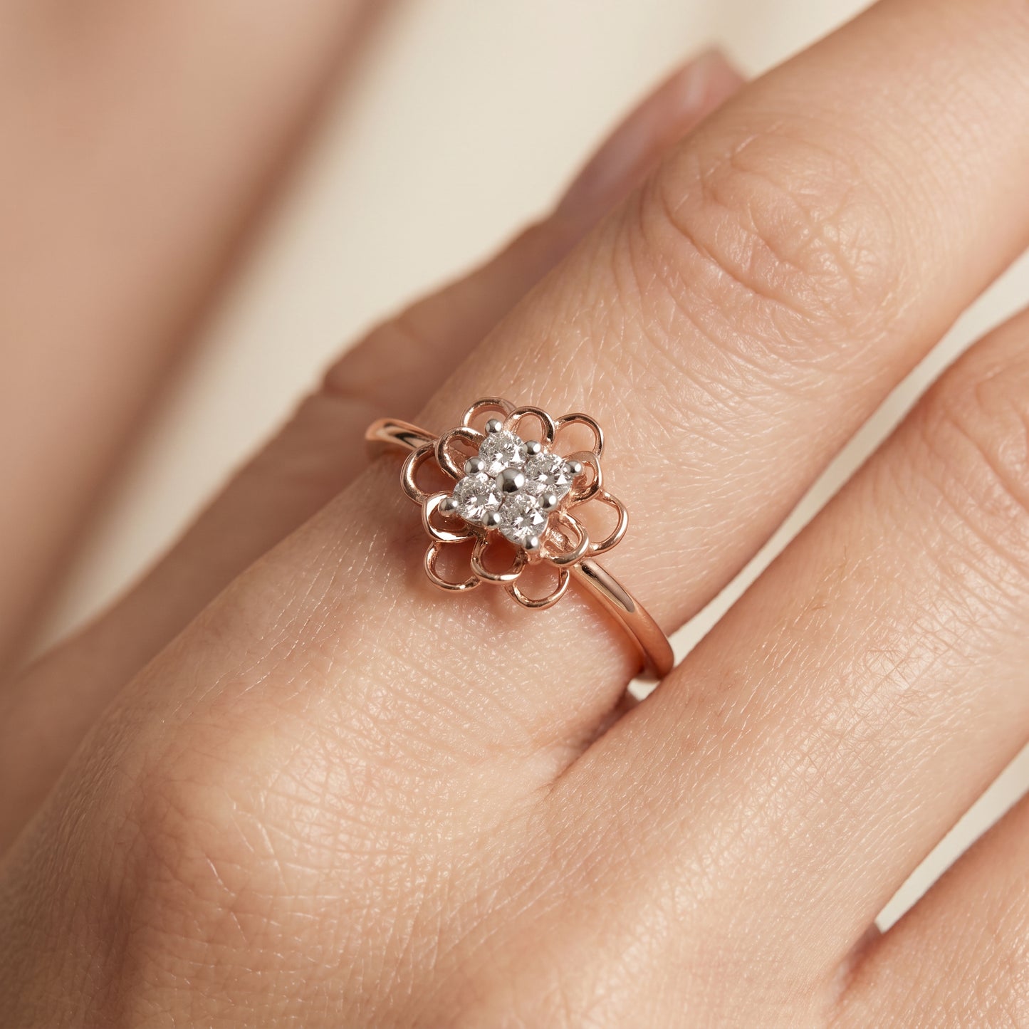 18kt Gold Open Flower Daily Wear Diamond Ring for Women