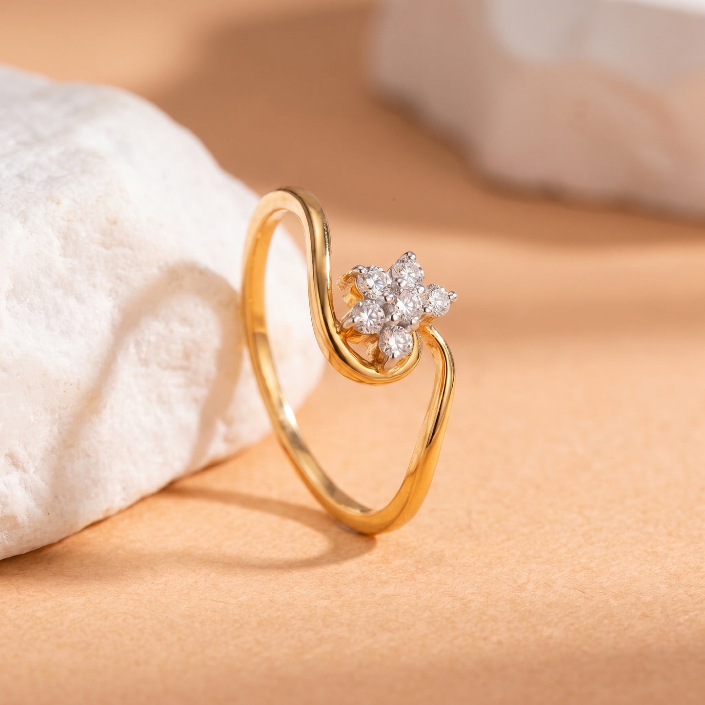 18kt Gold Flower Twist Daily Wear Diamond Ring for Women