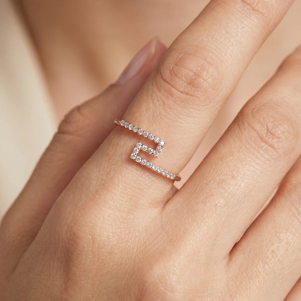 18kt Rose Gold Bypass Party Wear Diamond Ring for Women