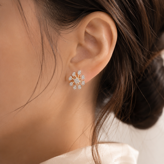 18Kt Yellow Gold Diamond Starburst Stud Earrings Women