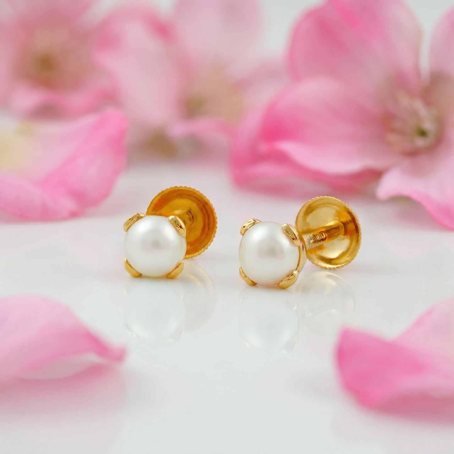 Moti Pearl  18kt Yellow Gold Stud Earrings