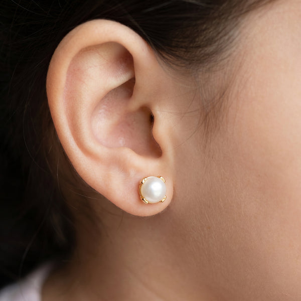 Moti Pearl  18kt Yellow Gold Stud Earrings