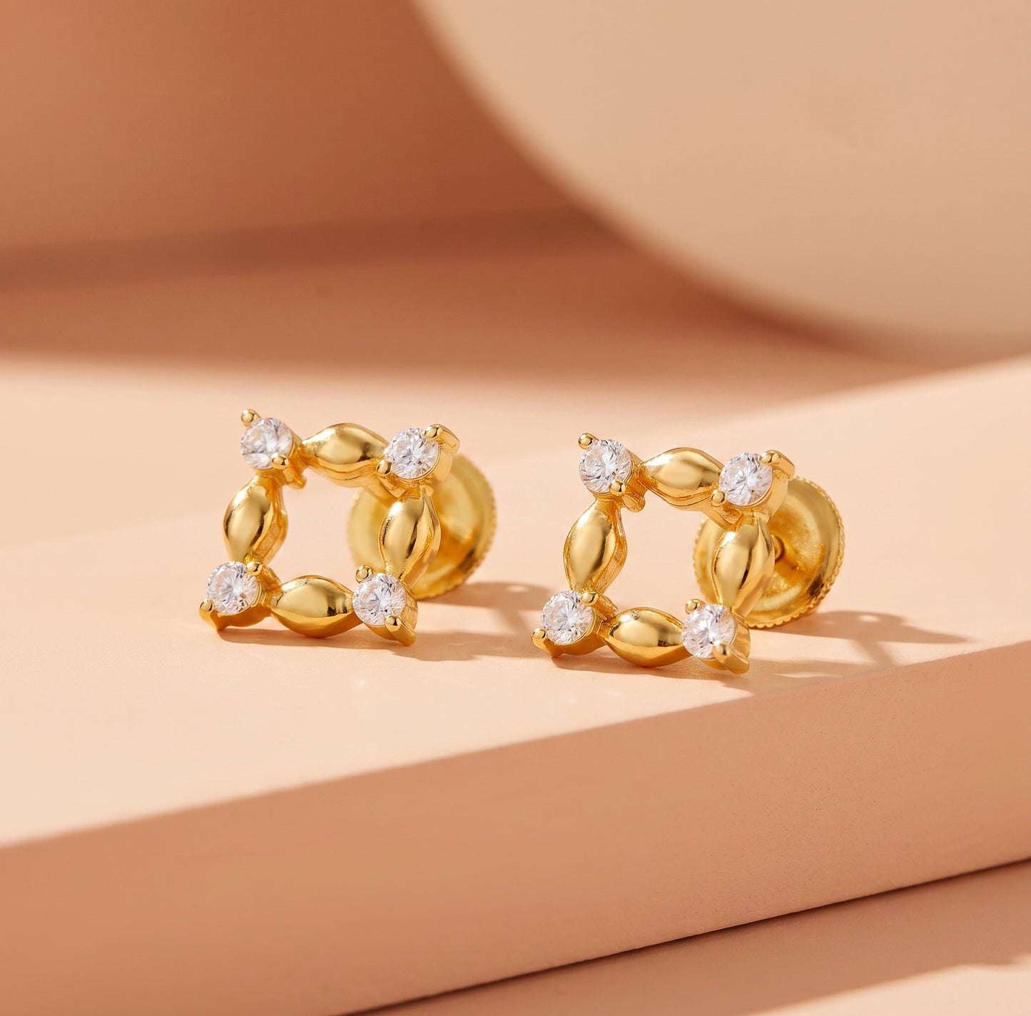 Twinkling Square 18kt Yellow Gold Diamond Earrings