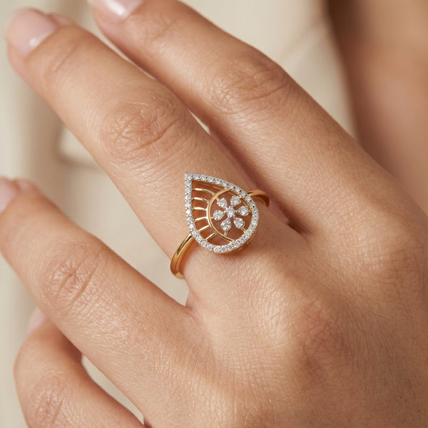 Floral Teardrop 18kt Diamond Ring for Women