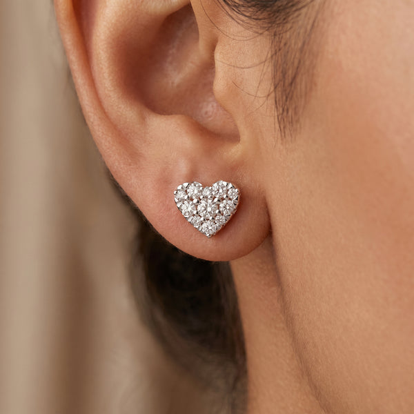 Tiny Heartelle 18kt Diamond Daily Wear Stud Earrings