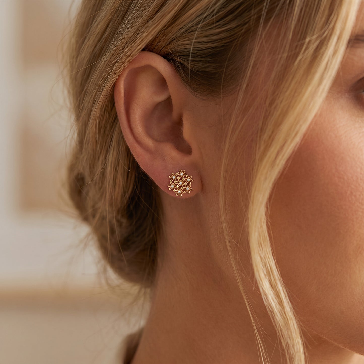 Bloomyne 18kt Diamond Stud Earrings for Women