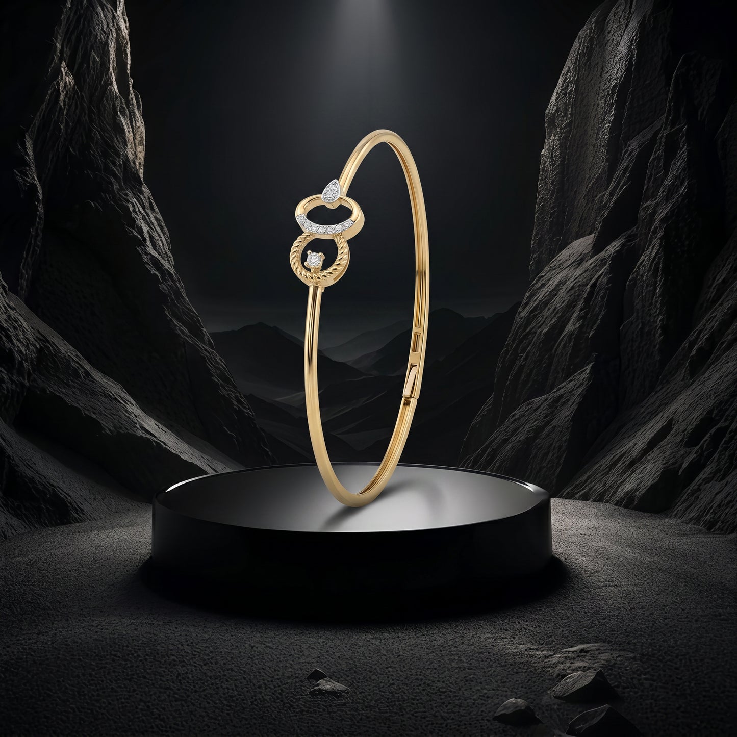 Interlocked Minimal Diamond Bangle in 18kt Yellow Gold