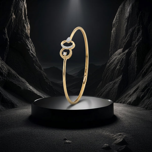 Interlocked Minimal Diamond Bangle in 18kt Yellow Gold