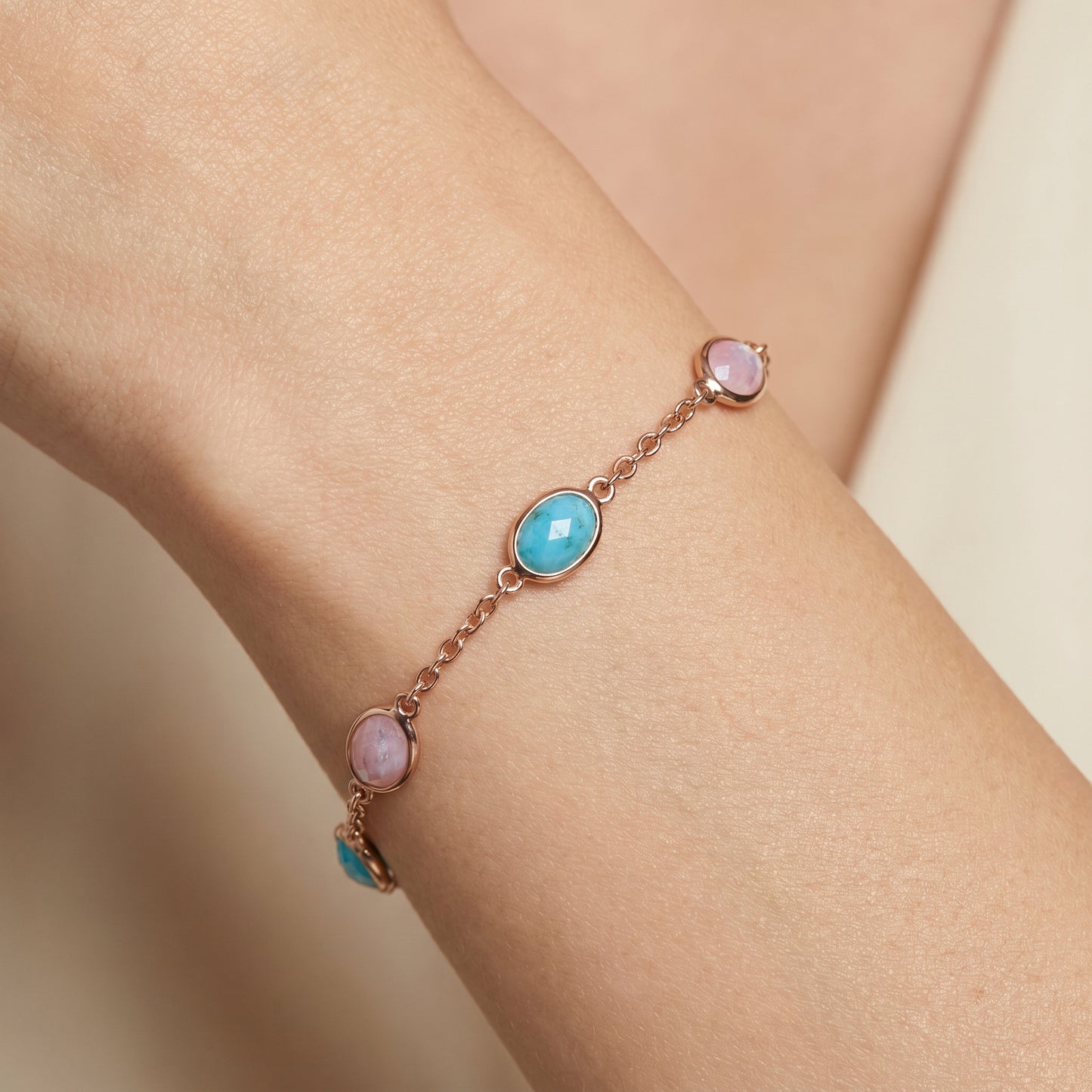 Colourful 18kt Gold Daily Wear Chain Bracelet For Women