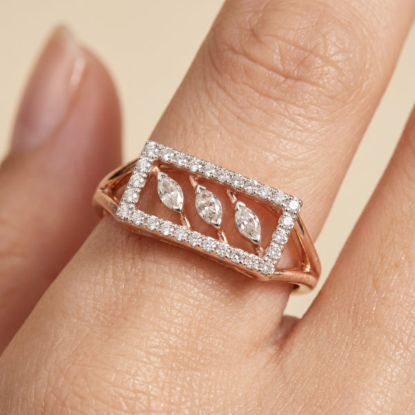 Leaf Frame Rose Gold 18kt Diamond Ring for Women