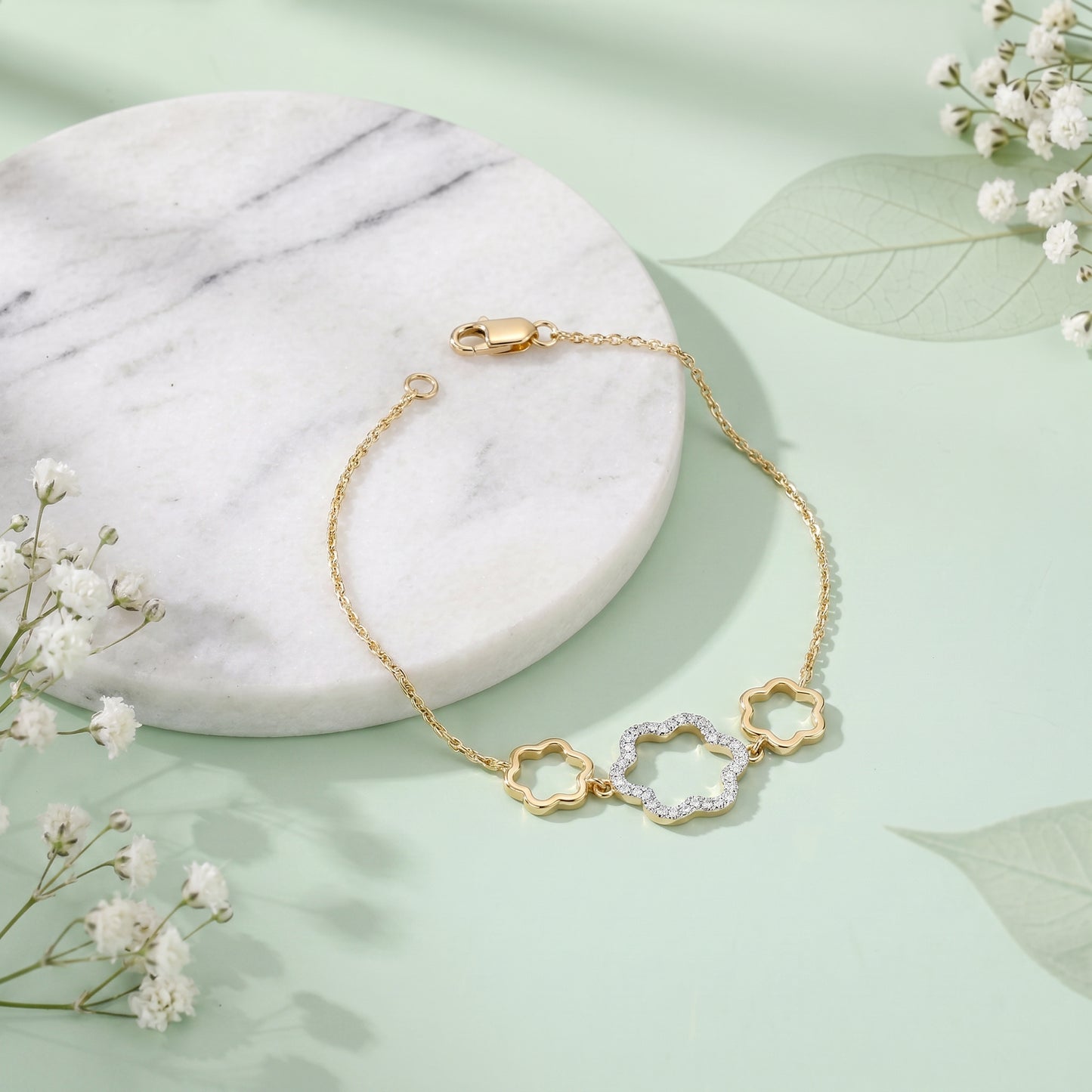 Triple Flower Diamond Chain Bracelet in 18kt Gold