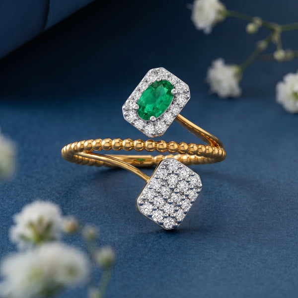 Emerald Twist 18kt Diamond Ring for Women