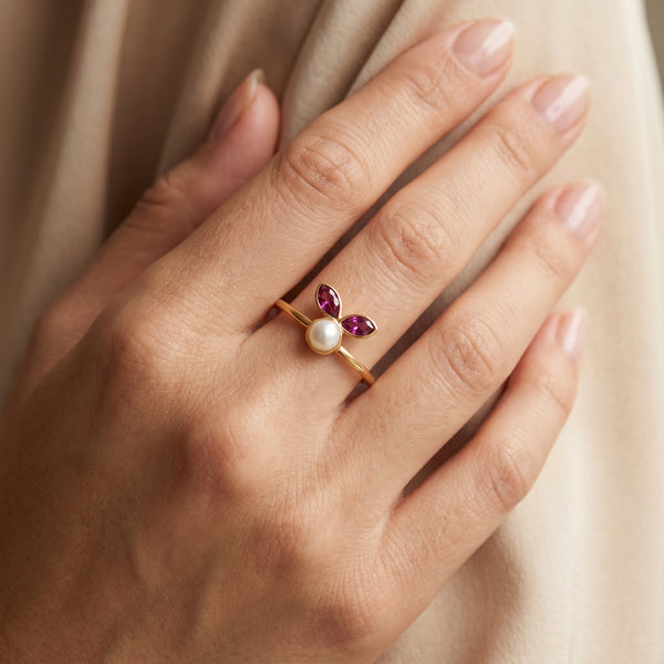 Bunny Pearl Pink Petal 18kt Gold Ring For Women
