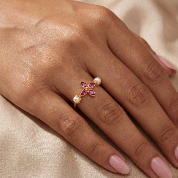 Petal Pearl Pink Clover 18kt Daily Wear Gold Ring
