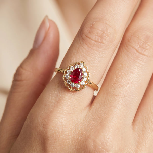 Ruby Blossom Scallop 18kt Diamond Ring for Women