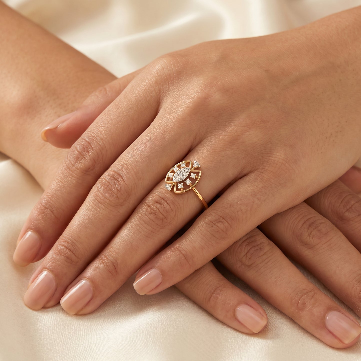 Sparkling Fish Motif 18kt Diamond Ring for Daily Wear